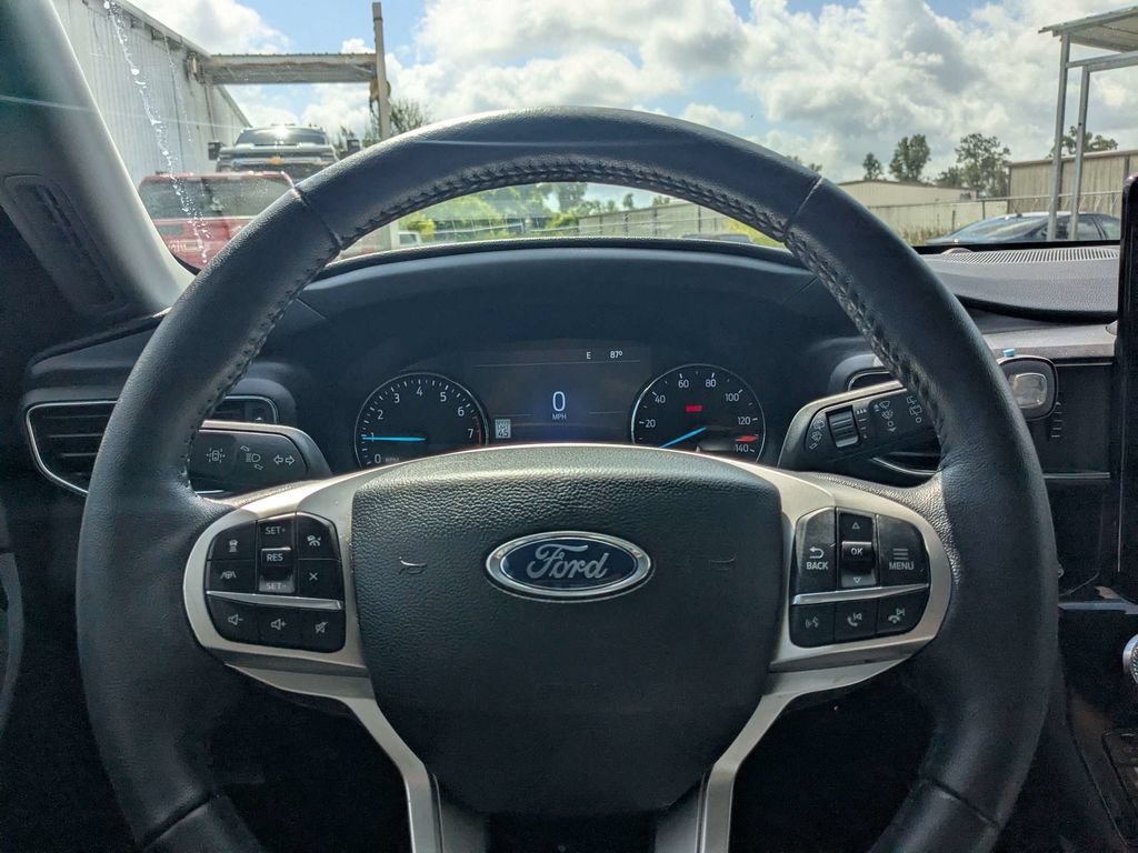 Used 2024 Ford Explorer Limited w/ Limited Technology Package RWD image 24