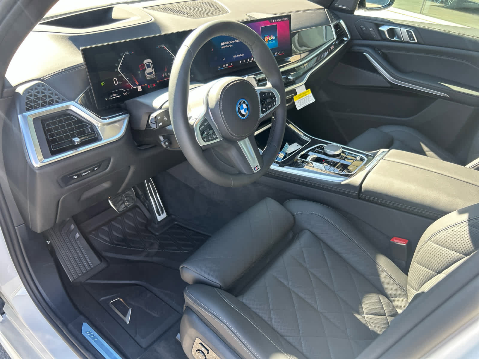 Used 2026 BMW X5 xDrive50e w/ M Sport Package image 25