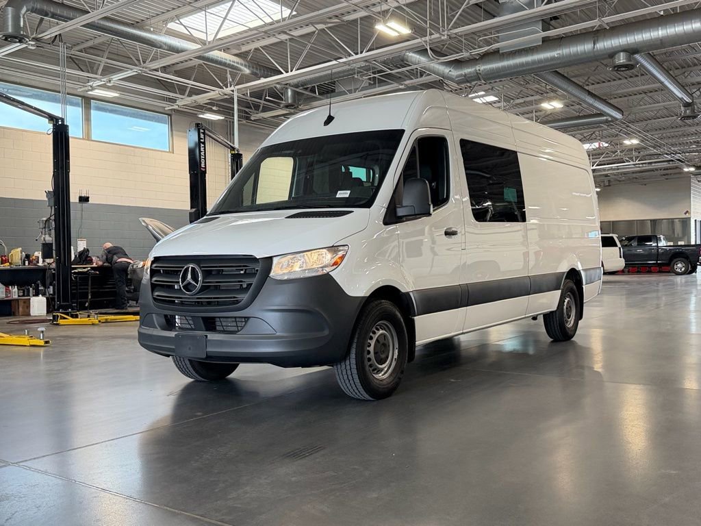 Used 2024 Mercedes-Benz Sprinter 2500 image 3