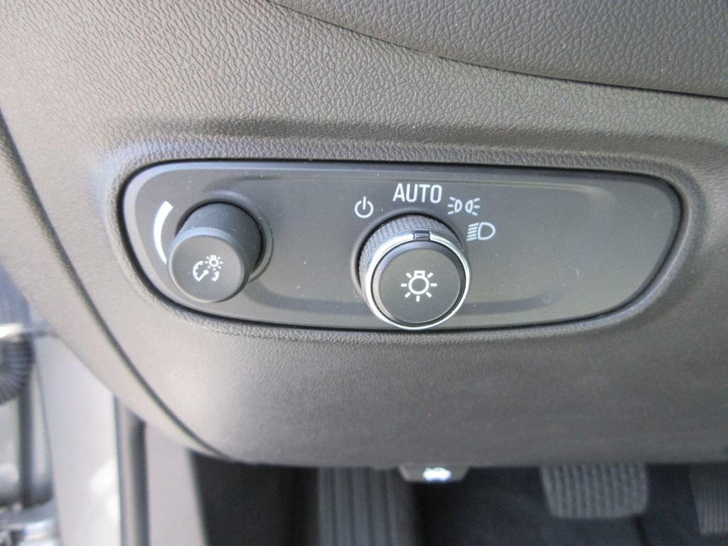 Used 2024 Chevrolet Equinox LS w/ LS Convenience Package FWD image 21
