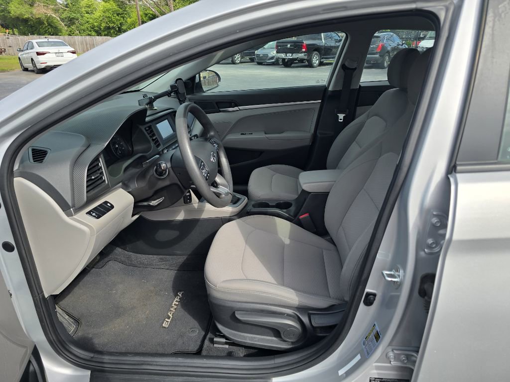 Used 2019 Hyundai Elantra SE image 11
