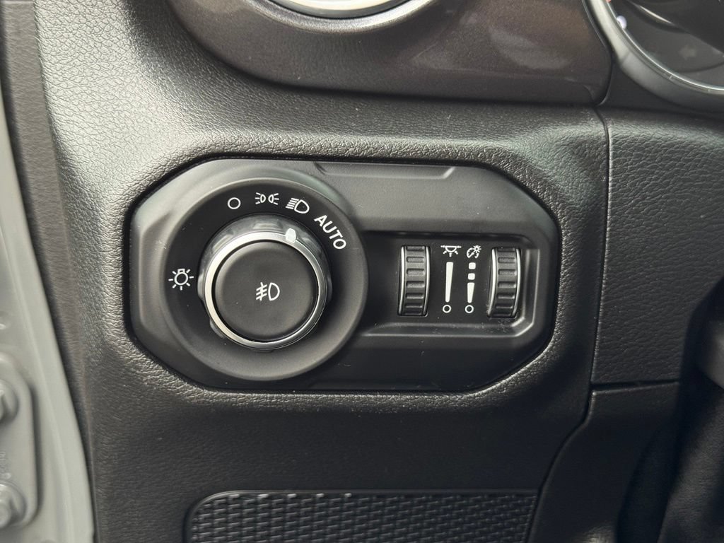 Used 2021 Jeep Wrangler Unlimited Sahara AWD/4WD image 40