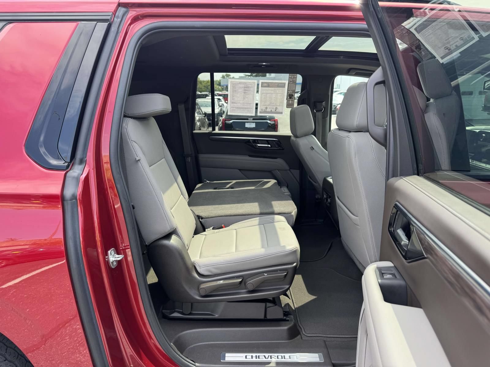 Used 2025 Chevrolet Suburban Z71 w/ Max Trailering Package AWD/4WD image 16