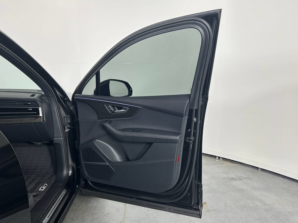 Used 2025 Audi Q7 3.0T Premium Plus AWD/4WD image 23