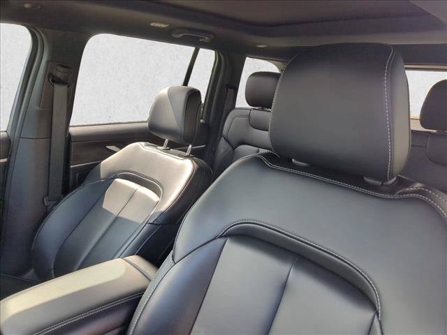 New 2026 Jeep Grand Cherokee Limited w/ Limited Altitude Package AWD/4WD image 4