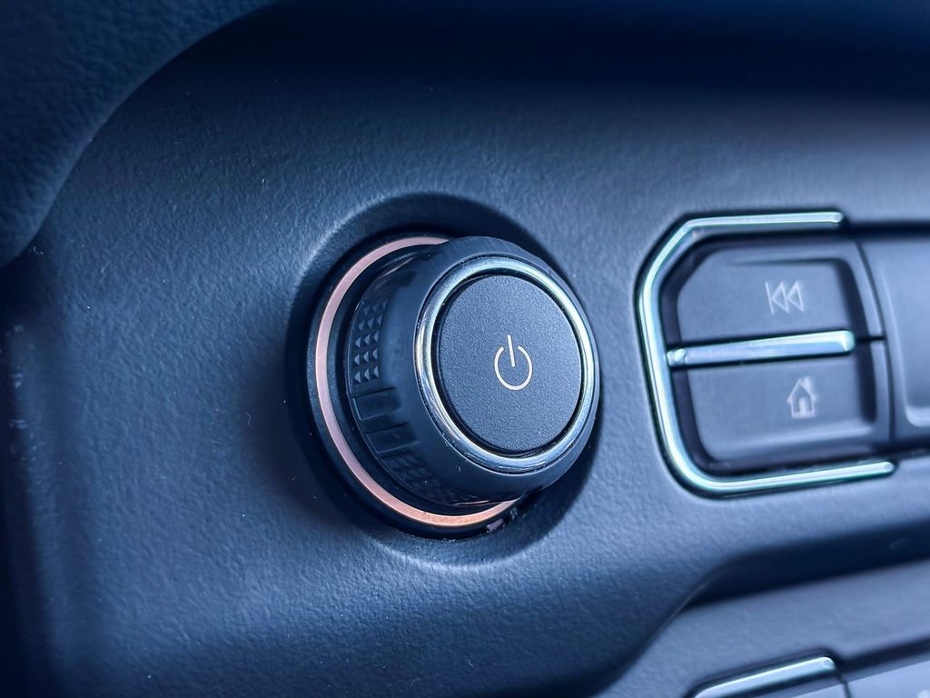 Used 2023 Chevrolet Suburban Premier image 28