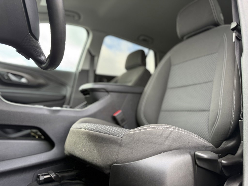 Used 2024 GMC Terrain SLE image 32