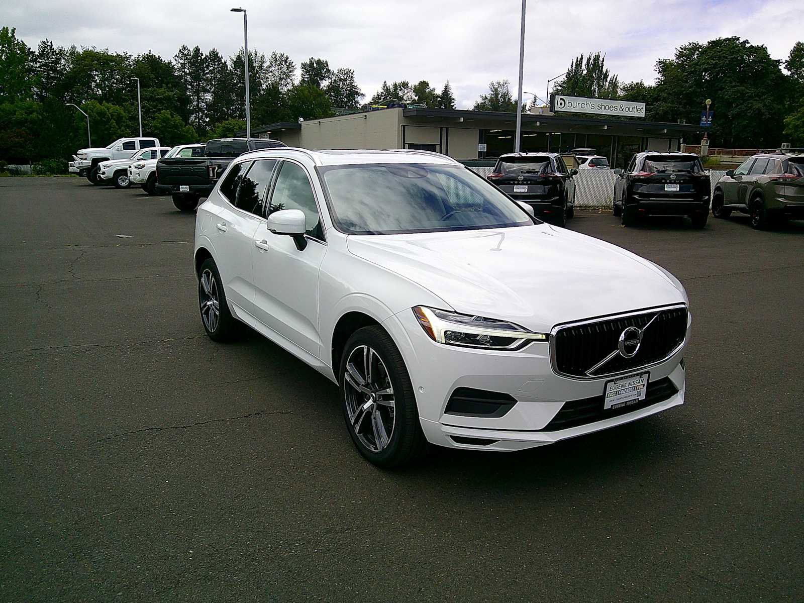 Used 2019 Volvo XC60 T5 Momentum w/ Premium Package AWD/4WD image 7
