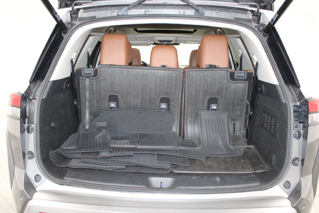 Used 2023 Nissan Pathfinder Platinum AWD/4WD image 30