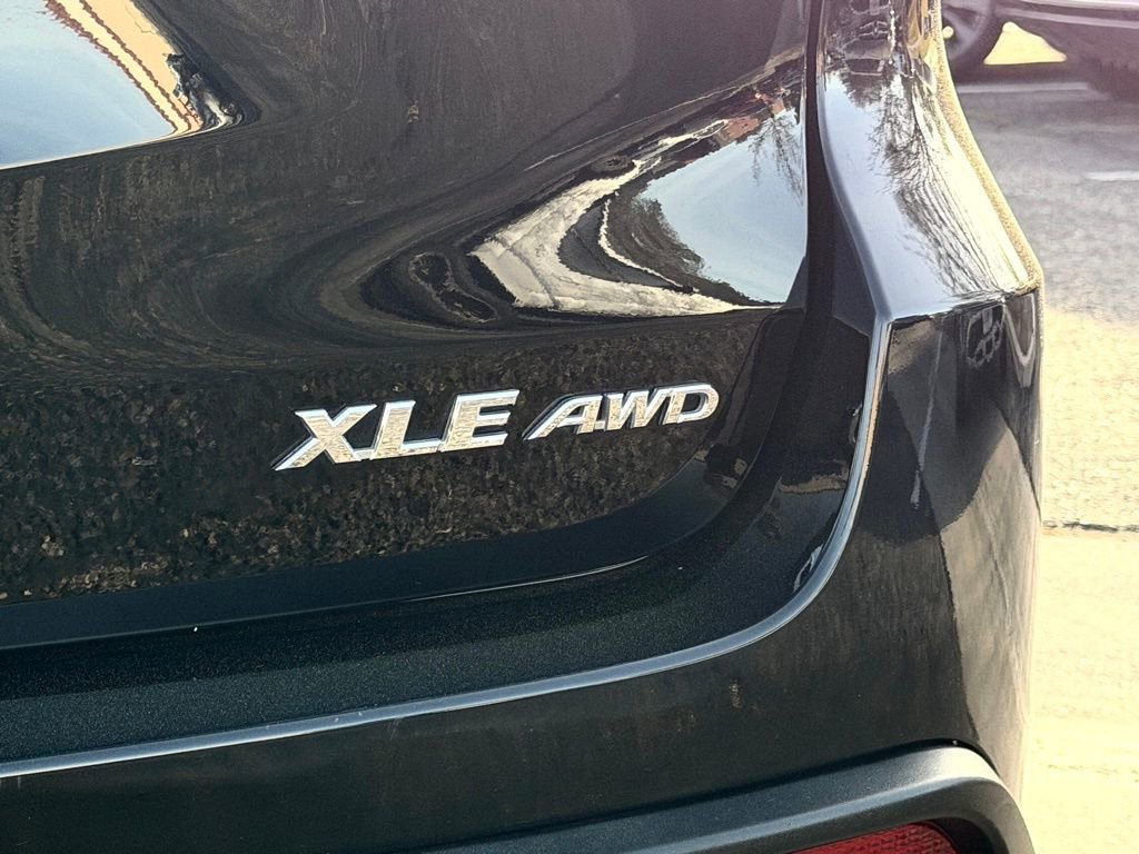 Used 2017 Toyota Highlander XLE image 12