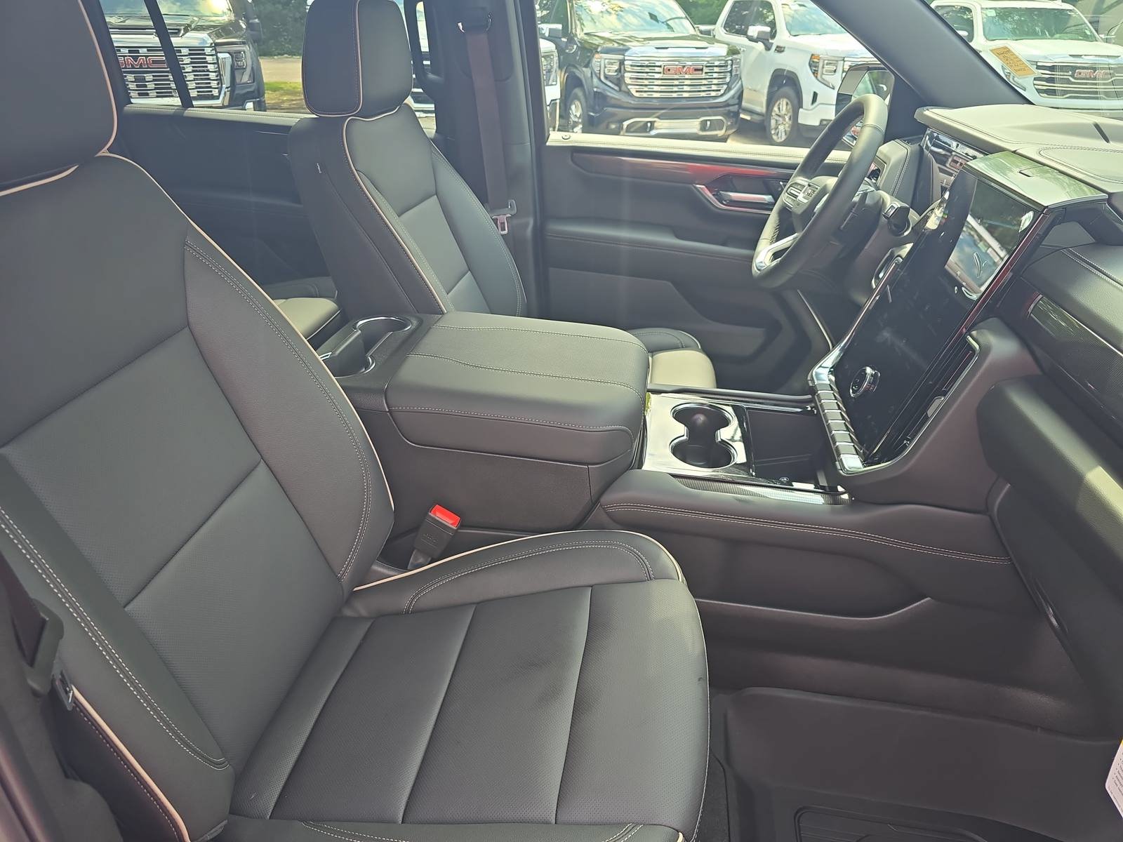 New 2026 GMC Yukon XL Elevation w/ LPO, Floor Liner Package AWD/4WD image 10