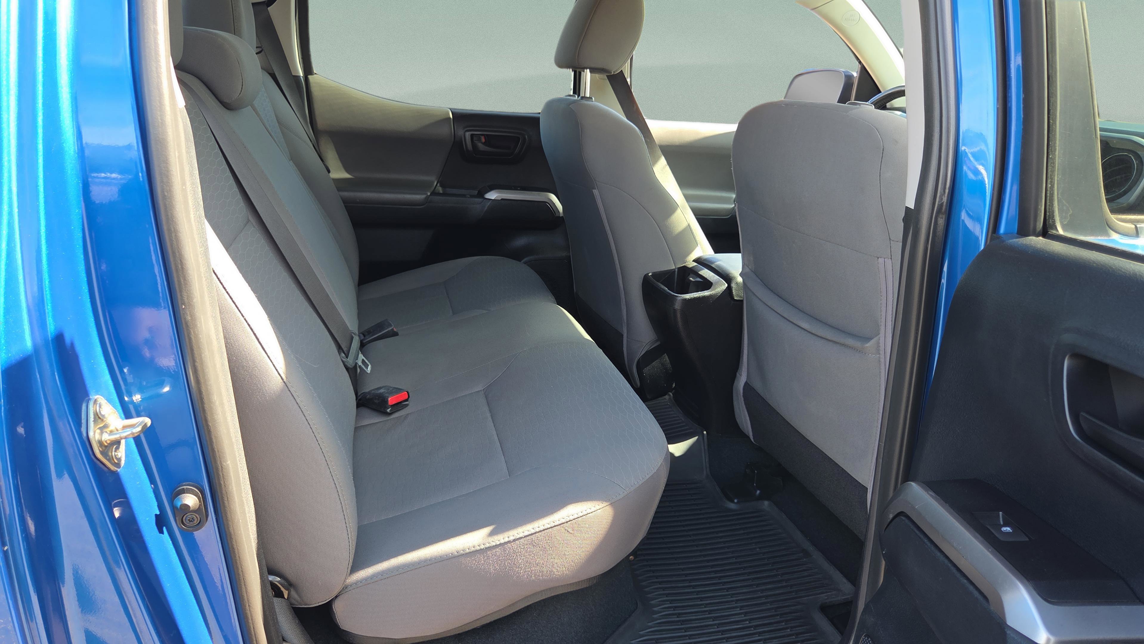 Used 2016 Toyota Tacoma SR5 w/ Towing Package image 21