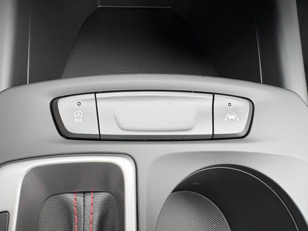 New 2026 Chevrolet Trax RS w/ Sunroof Package FWD image 5
