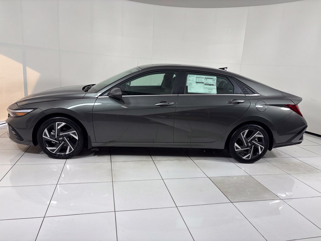 New 2026 Hyundai Elantra Limited FWD image 2