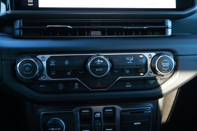 New 2026 Jeep Gladiator Sahara image 18