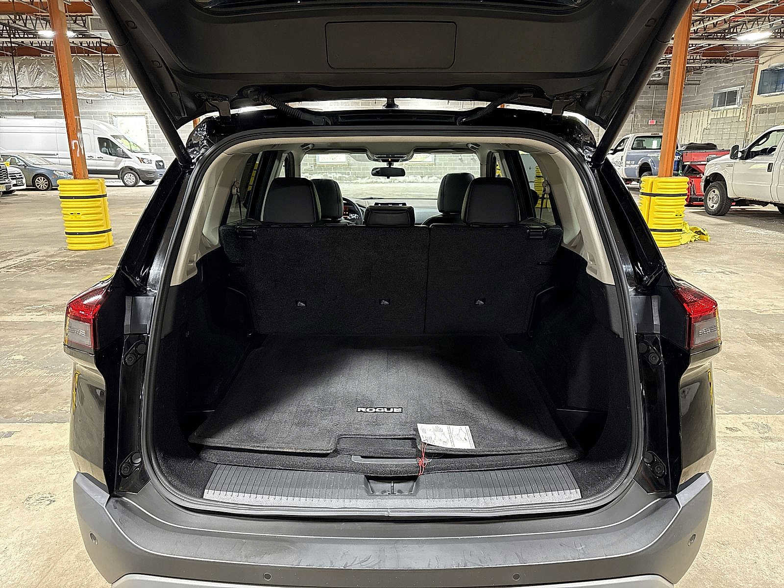 Used 2023 Nissan Rogue SV w/ SV Premium B Package AWD/4WD image 11