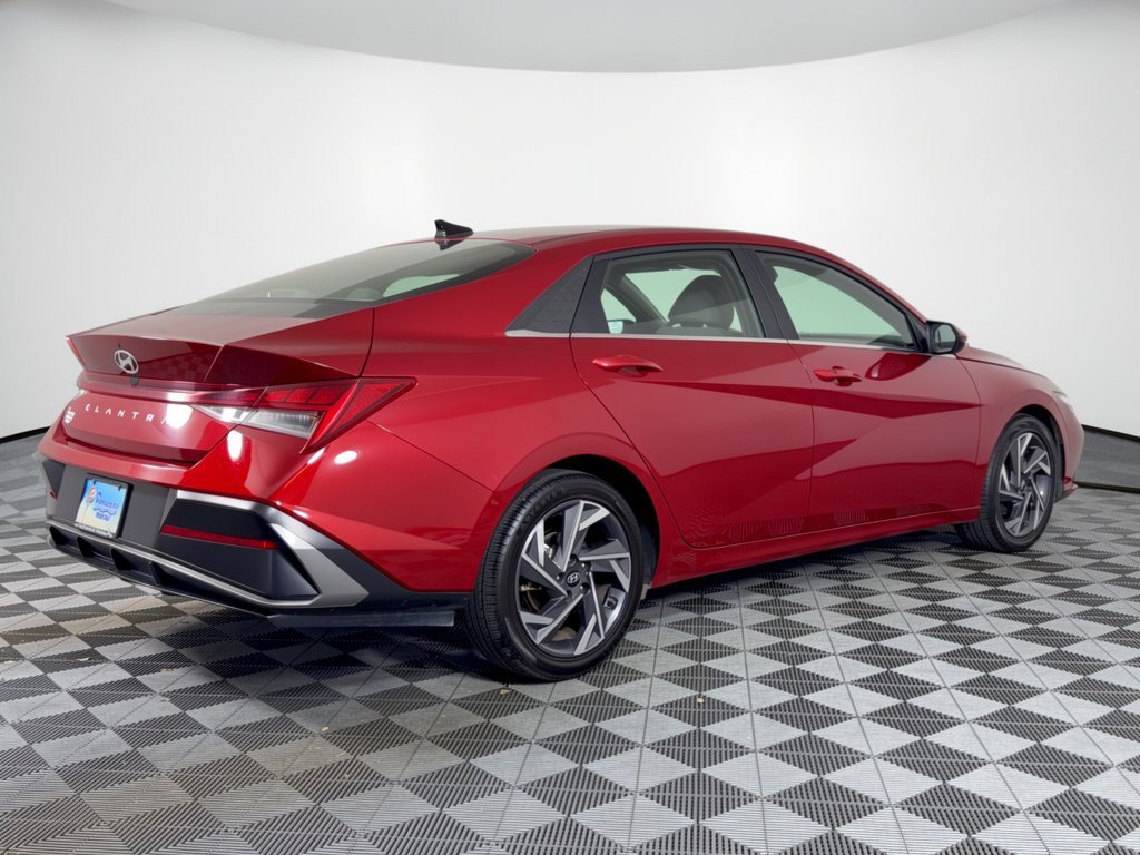 Used 2025 Hyundai Elantra SEL FWD image 9