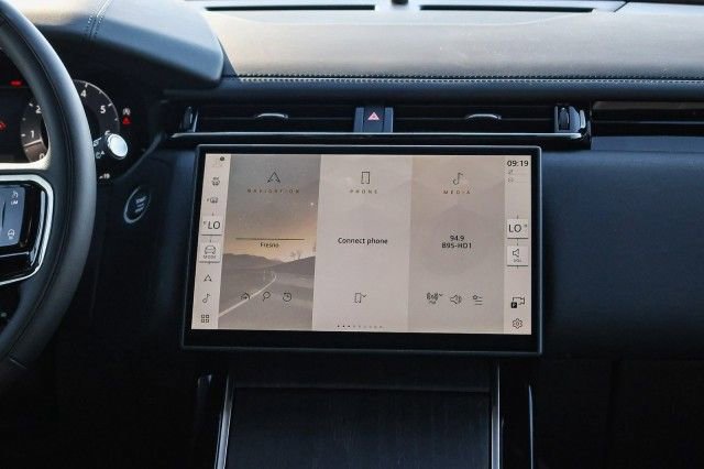 New 2026 Land Rover Range Rover Velar Dynamic SE image 16