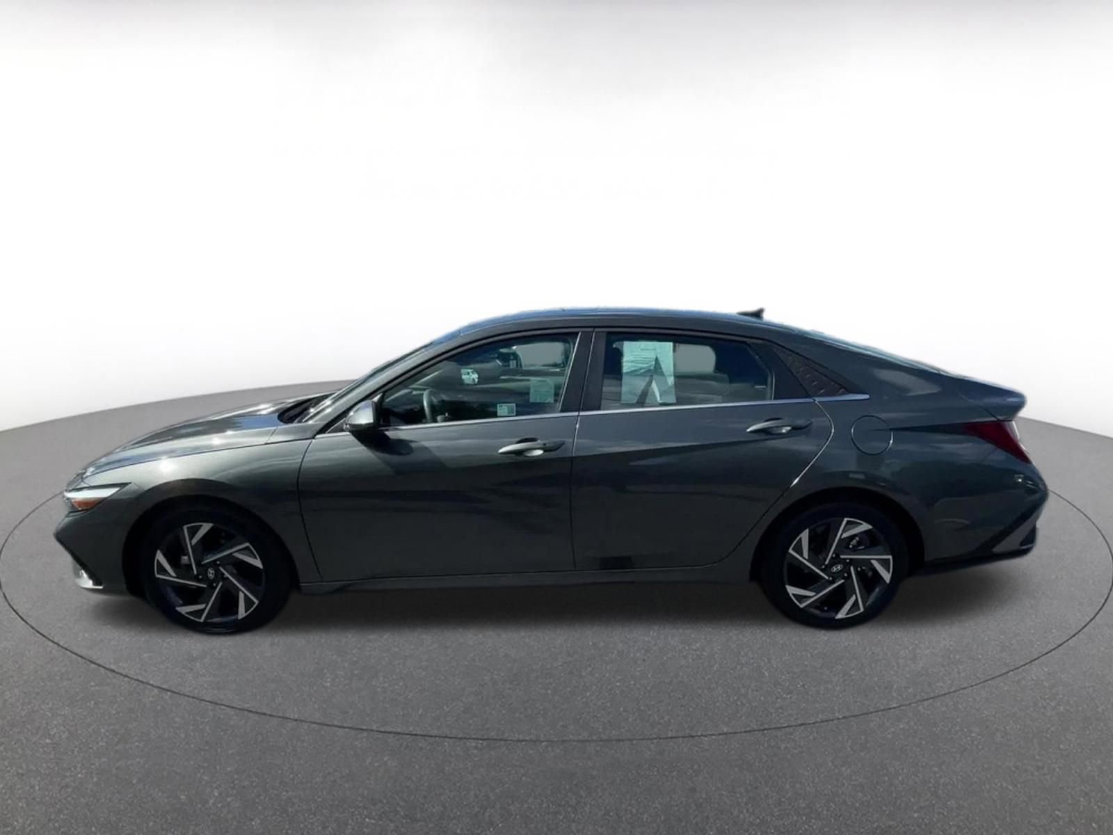 Used 2025 Hyundai Elantra SEL FWD image 9