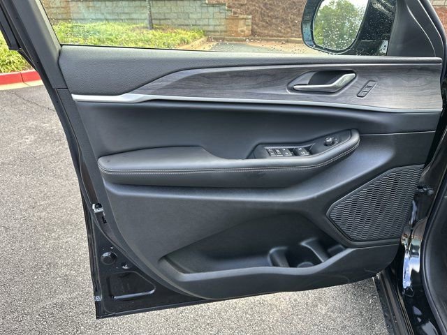 New 2025 Jeep Grand Cherokee L Limited image 10