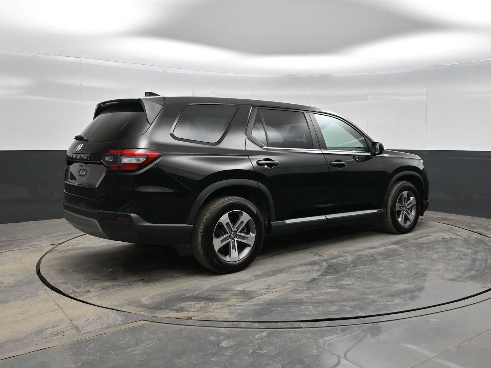 Used 2024 Honda Pilot EX-L image 8