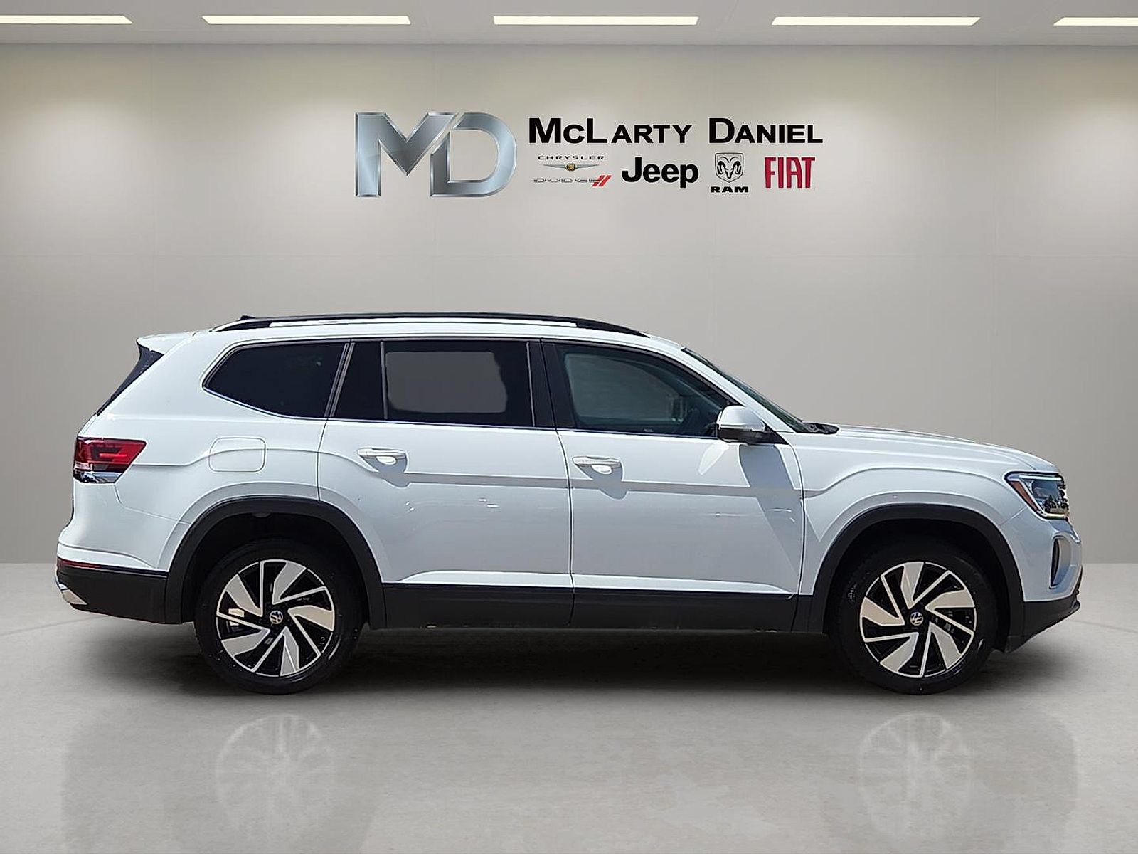 Used 2025 Volkswagen Atlas SE FWD image 6