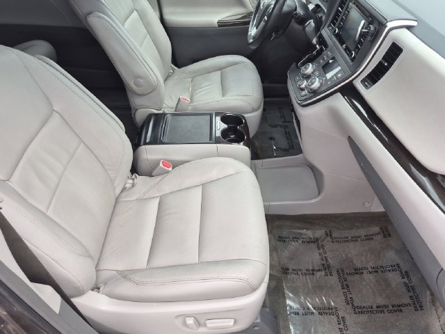 Certified 2018 Toyota Sienna XLE w/ XLE Navigation Package FWD image 33
