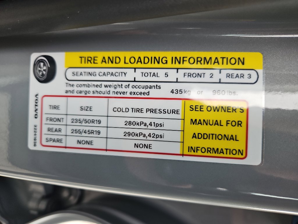 Used 2025 Volvo EX40 Core image 25