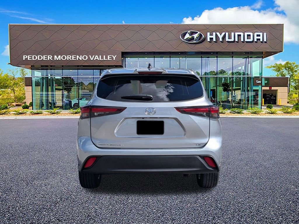 Used 2025 Toyota Highlander LE image 5