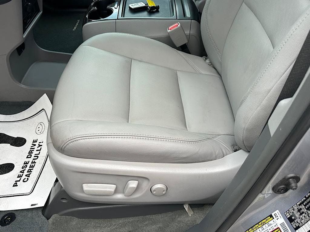 Used 2017 Toyota Sienna XLE Premium FWD image 14