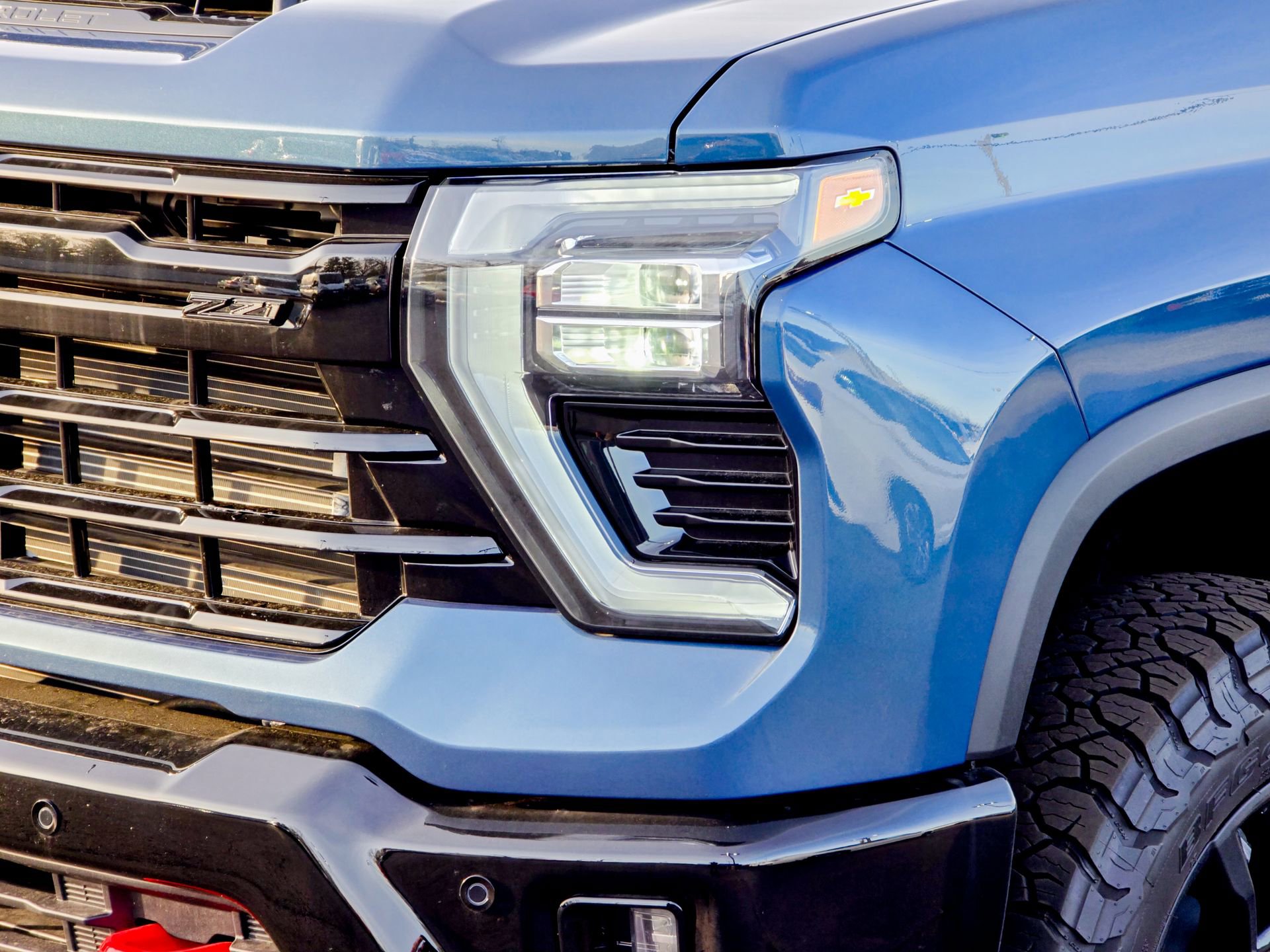 Used 2025 Chevrolet Silverado 2500 LTZ w/ LTZ Plus Package image 9