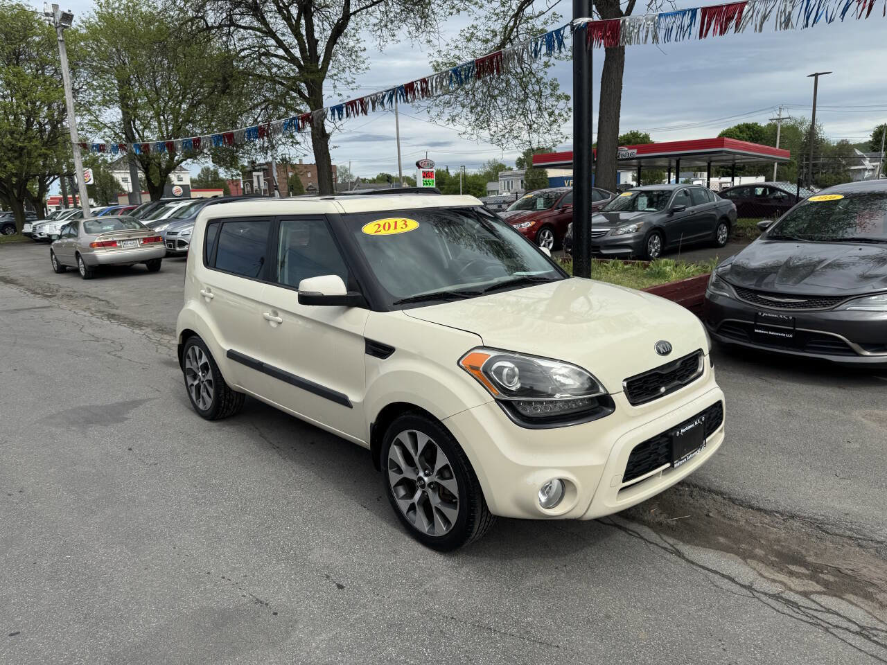 Used 2013 Kia Soul ! FWD image 2