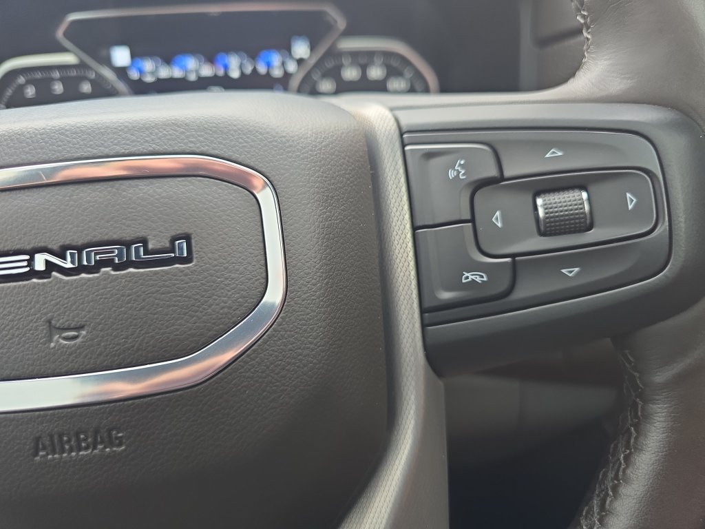 Used 2021 GMC Yukon Denali w/ Denali Ultimate Package AWD/4WD image 22