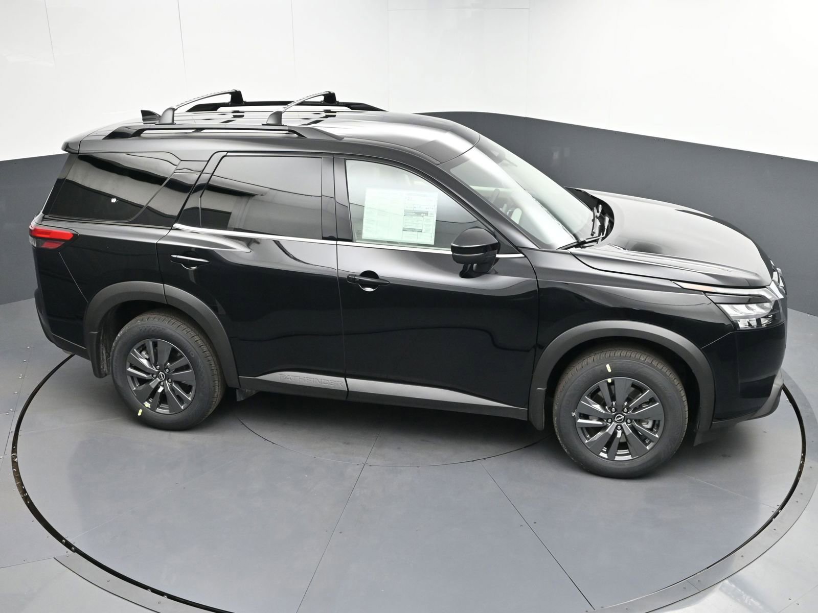 Used 2025 Nissan Pathfinder SV image 33