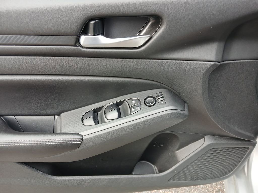 Used 2024 Nissan Altima 2.5 SV image 12