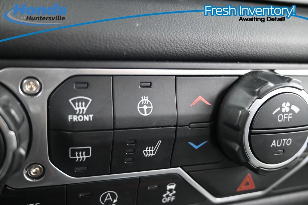 Used 2025 Jeep Wrangler Unlimited Sahara AWD/4WD image 15