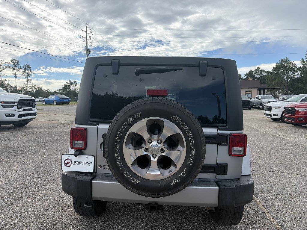 Used 2017 Jeep Wrangler Unlimited Sahara w/ Connectivity Group AWD/4WD image 5