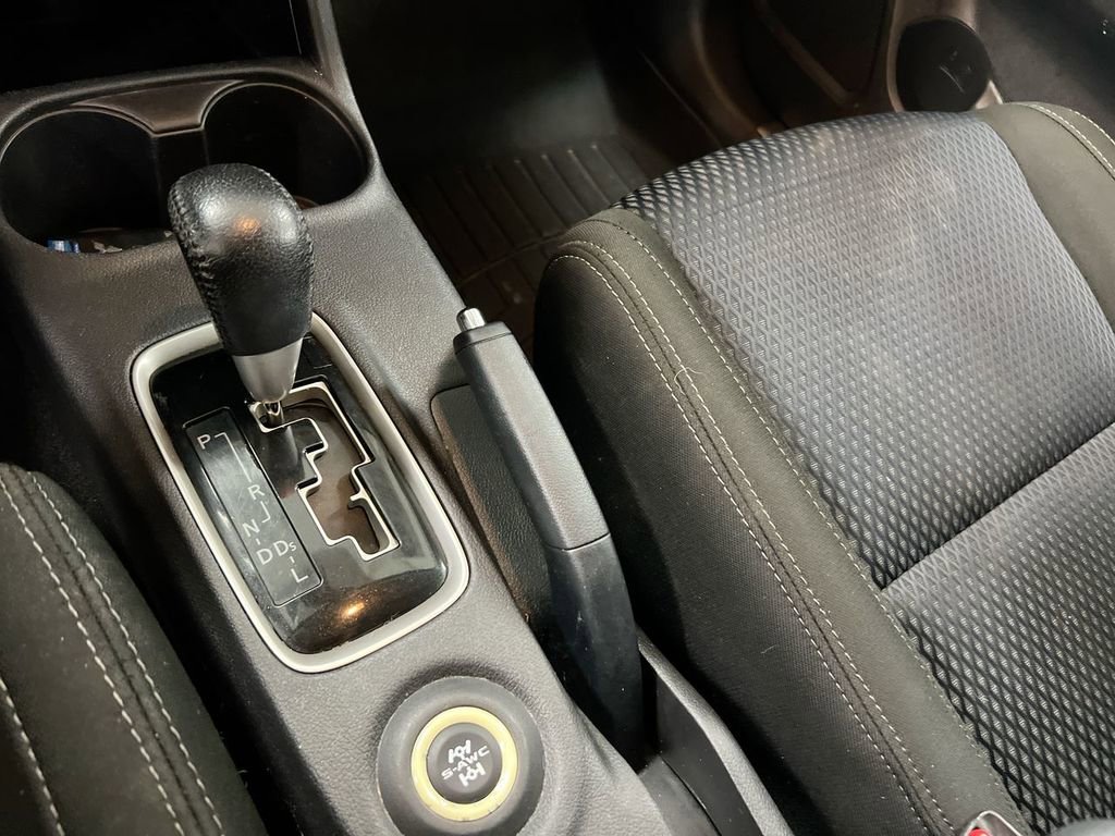 Used 2016 Mitsubishi Outlander SE image 17