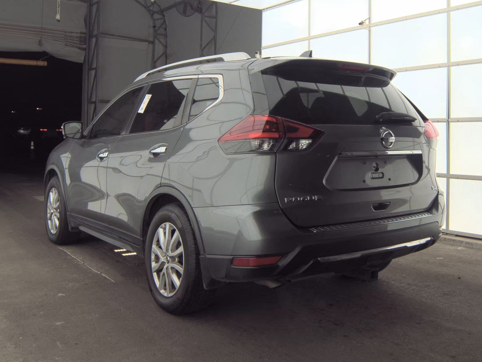 Used 2018 Nissan Rogue SV w/ Sun & Sound Touring Package image 7