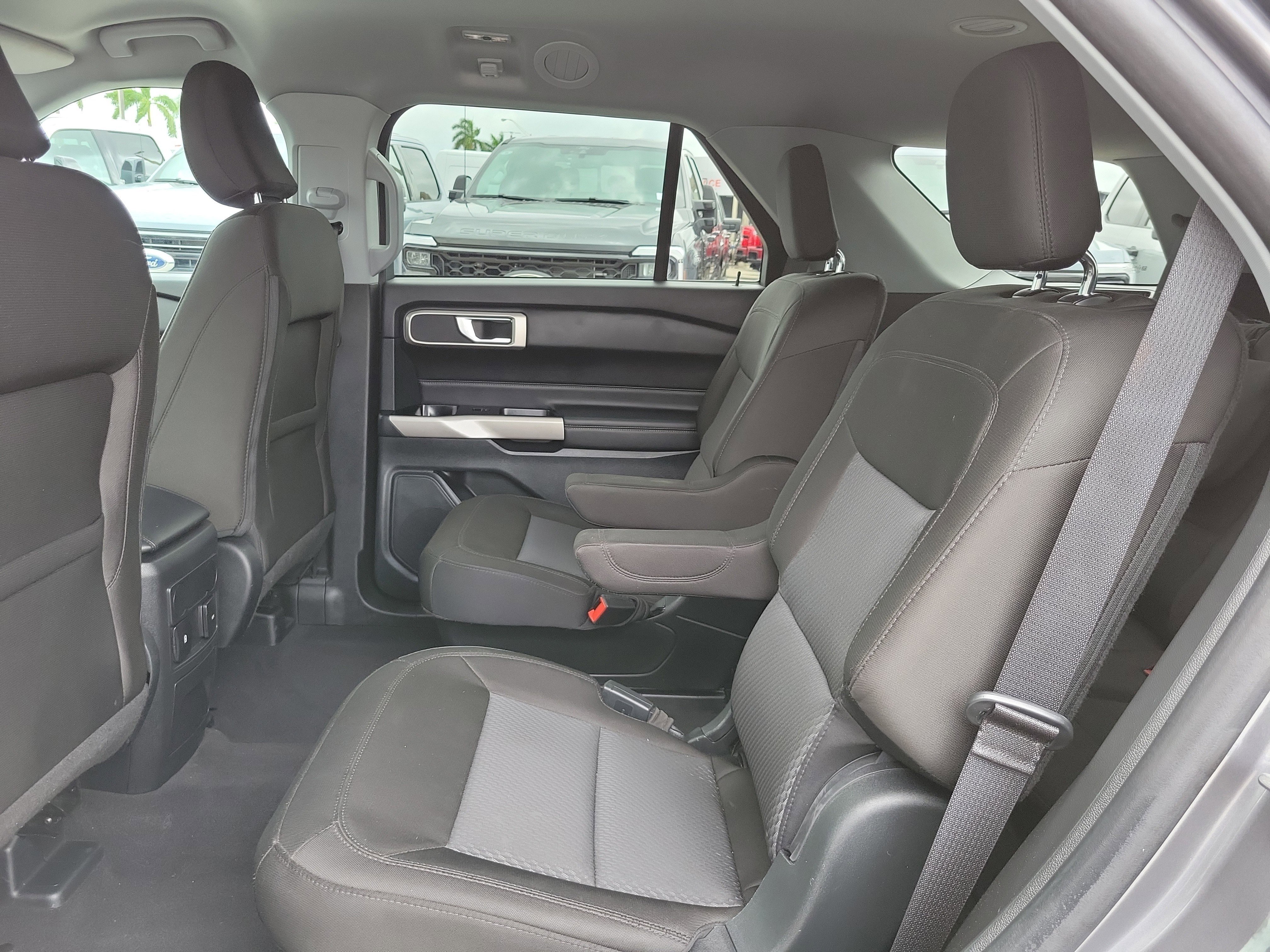 Used 2024 Ford Explorer XLT RWD image 12