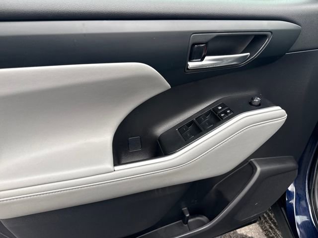 Used 2023 Toyota Highlander L image 9