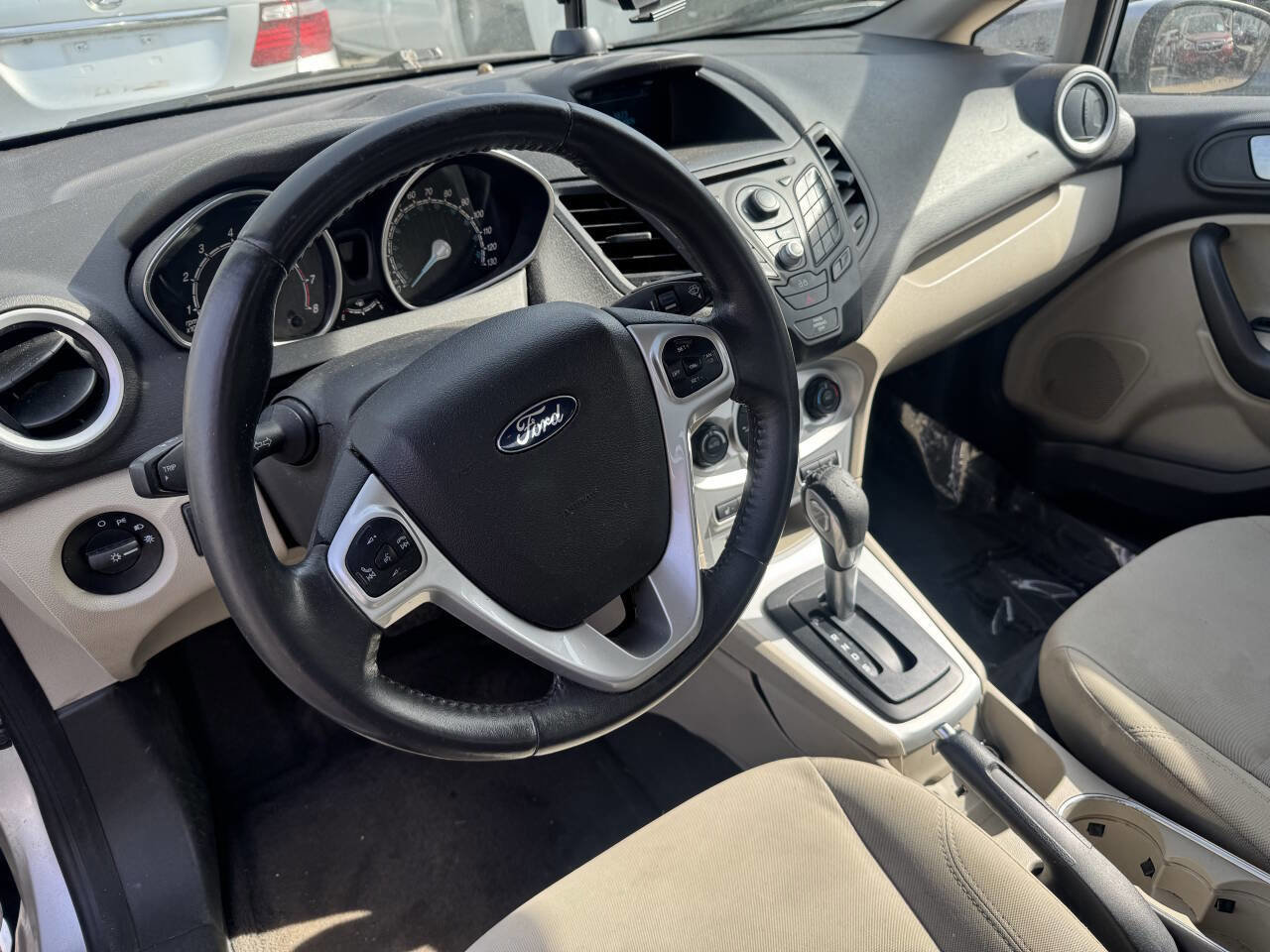 Used 2014 Ford Fiesta SE w/ Comfort Package FWD image 17