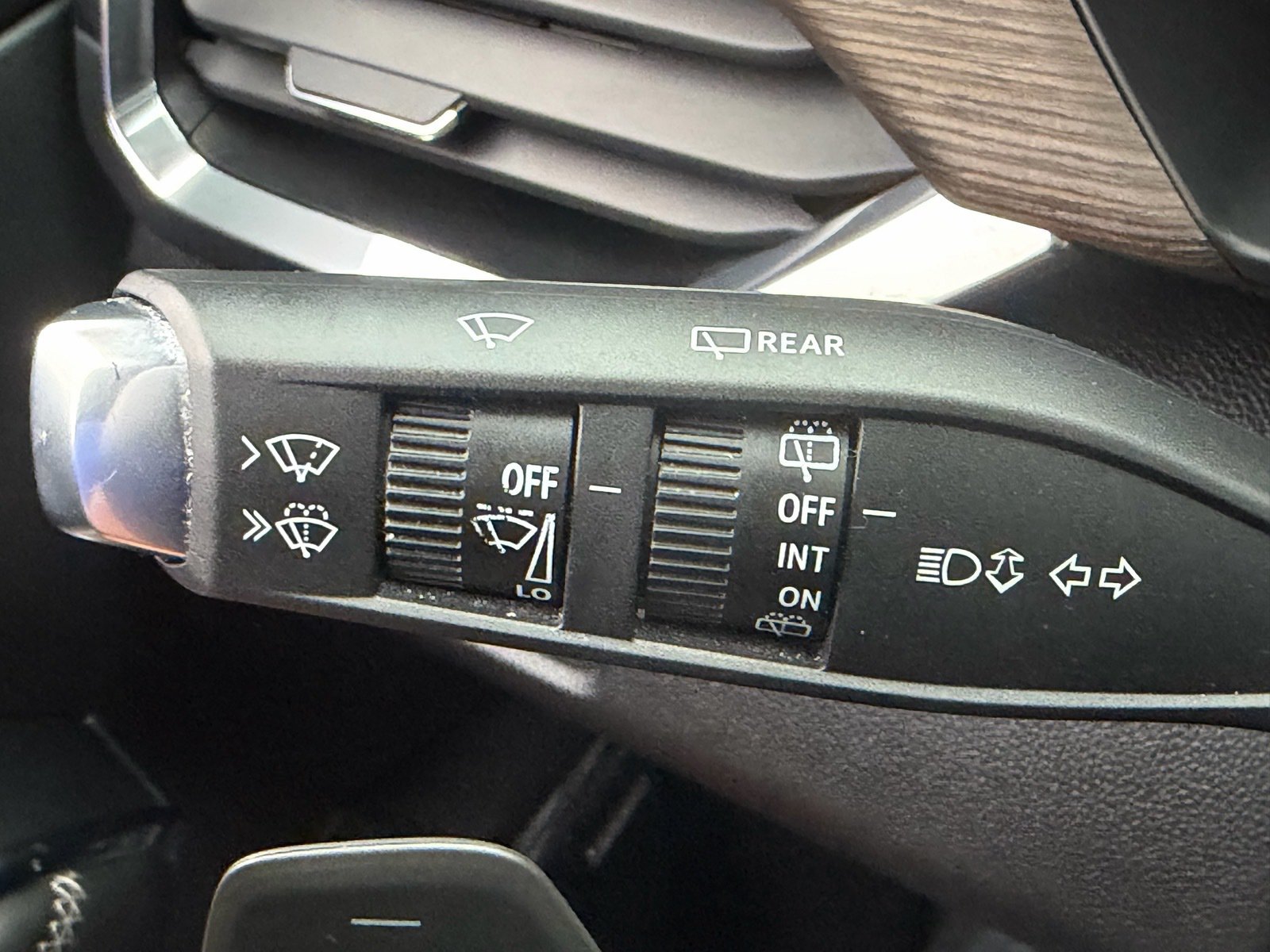 Used 2024 GMC Acadia Denali FWD image 36