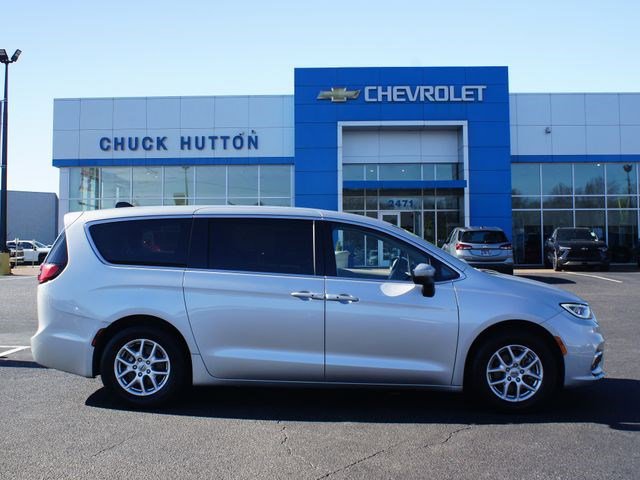Used 2023 Chrysler Pacifica Touring-L image 1