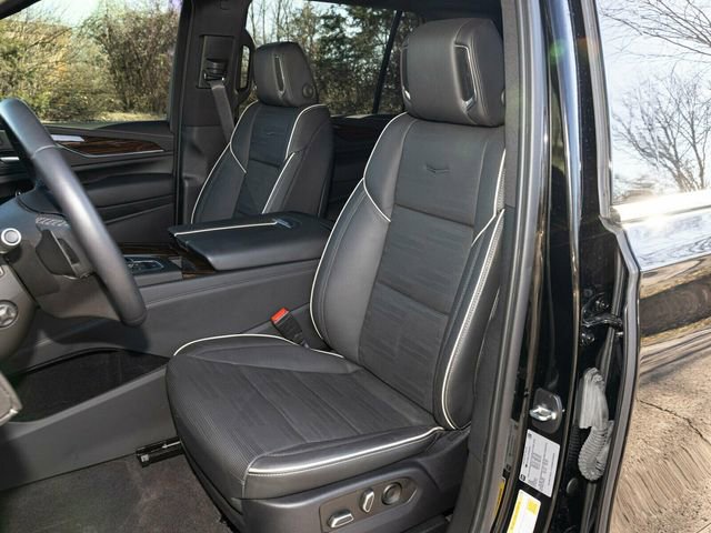 Used 2023 Cadillac Escalade ESV Premium Luxury image 28