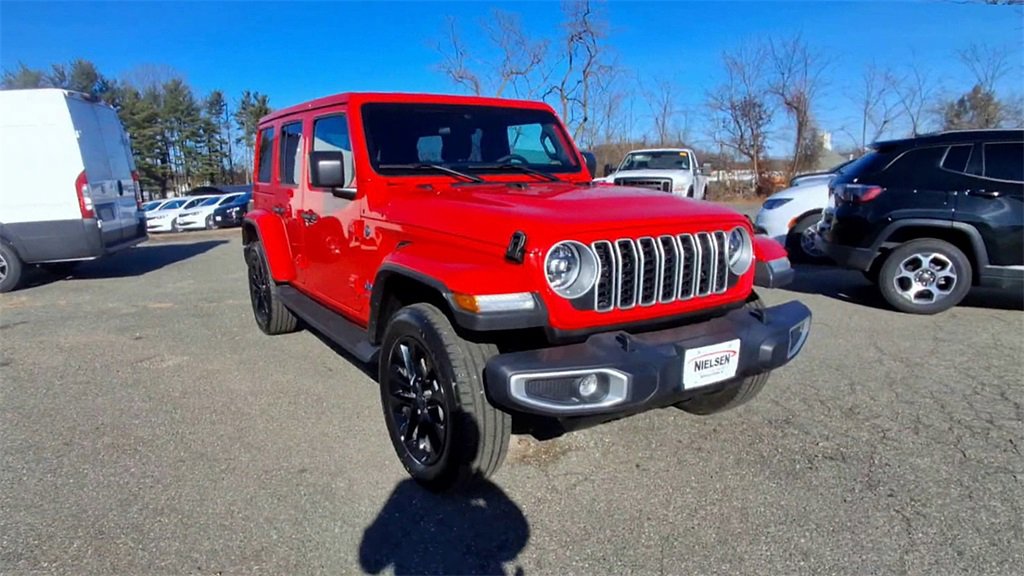 Used 2025 Jeep Wrangler Unlimited Sahara image 2