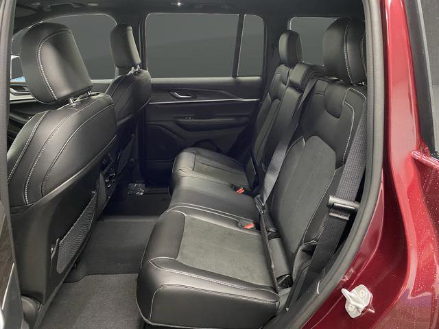 New 2026 Jeep Grand Cherokee Altitude image 32