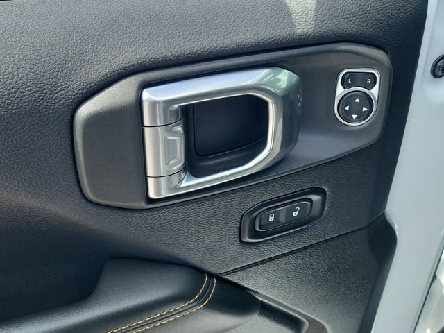 Used 2025 Jeep Wrangler Unlimited Sahara AWD/4WD image 21