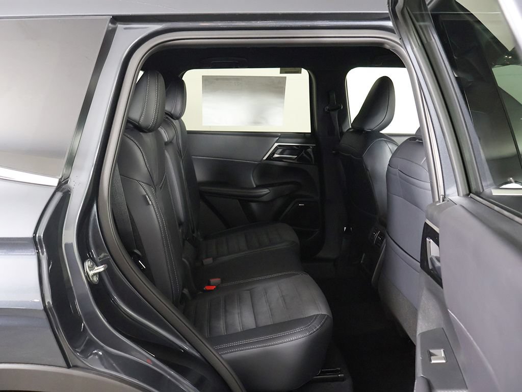 New 2026 Mitsubishi Outlander LE AWD/4WD image 30