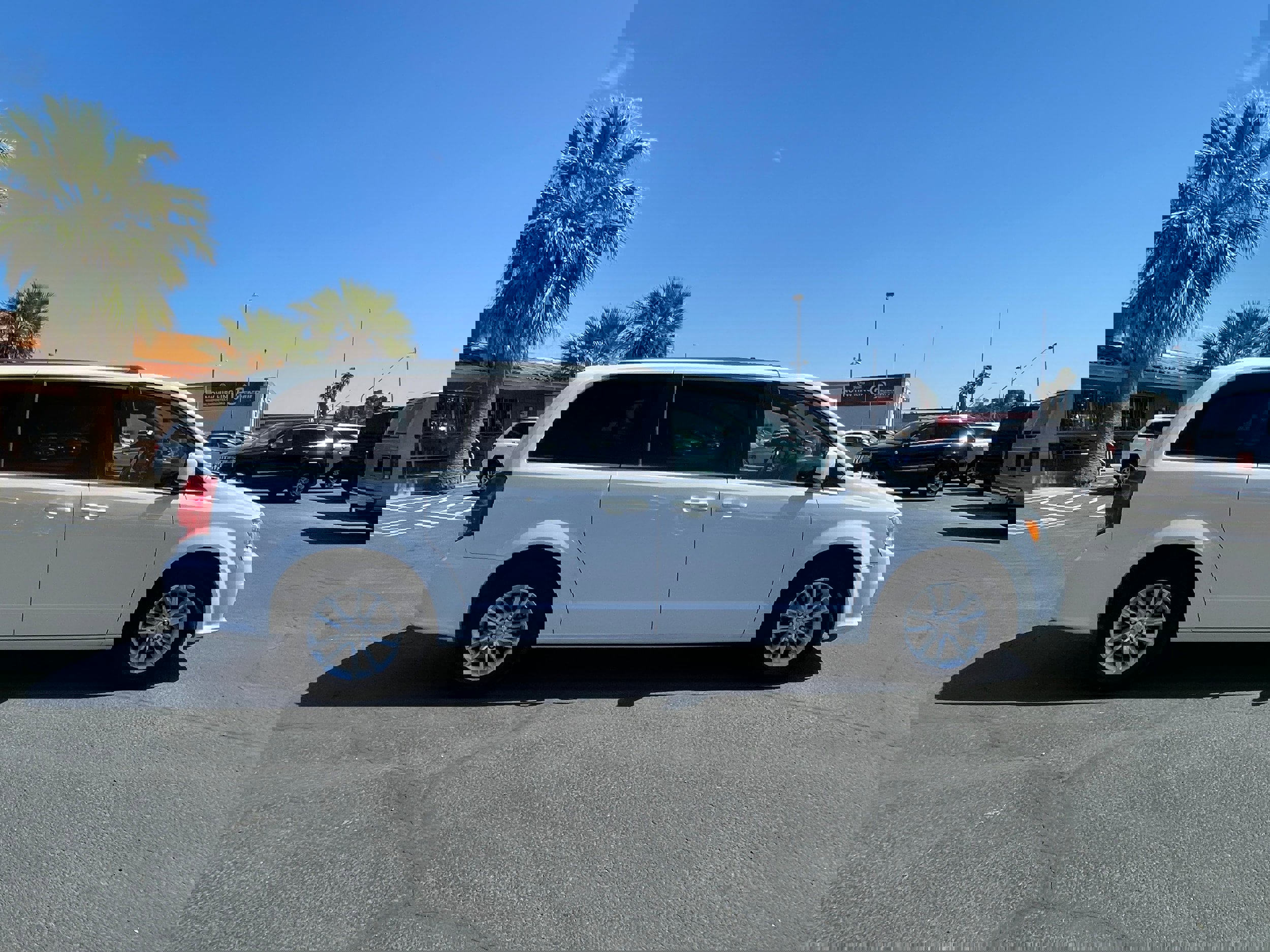 Used 2018 Dodge Grand Caravan SXT image 6